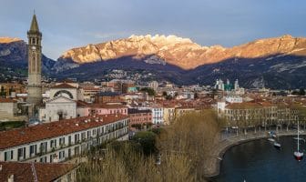 Panorama di Lecco con Campanile e Resegone sullo sfondo