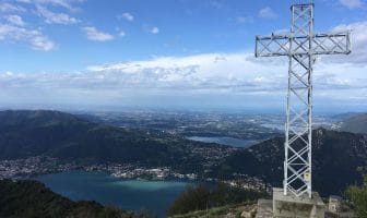 Croce e panorama dalla cima del Monte Magnodeno