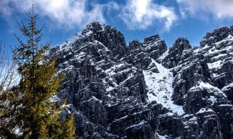 Resegone innevato dai Piani d'Erna
