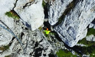 Persona che percorre la Ferrata Gamma 2