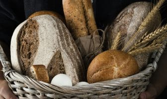 Cesto di pani grezzi