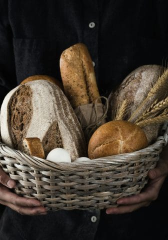 Cesto di pani grezzi