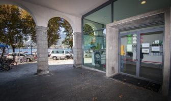 Ingresso sotto i portici di Palazzo delle Paure