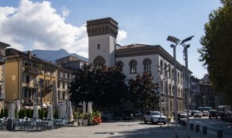 Palazzo delle Paure visto da Piazza Cermenati
