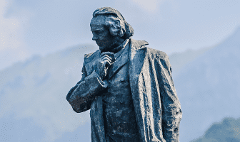 Statua di Antonio Stoppani