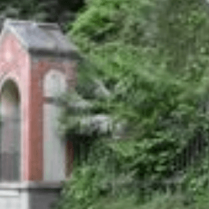 Alla scoperta del rione Laorca: il cimitero storico paesaggistico e le sue grotte