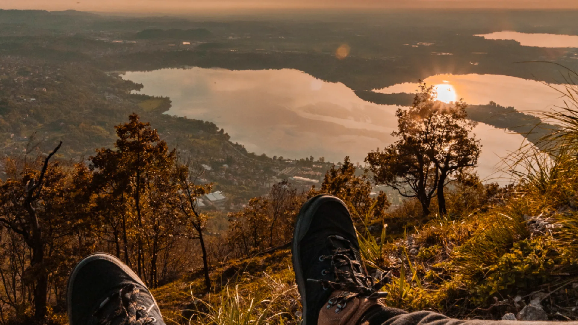 Monte Barro panorama - Piani d Erna, vista su Resegone - Dove trovare il foliage a Lecco: i migliori luoghi per godere del paesaggio autunnale