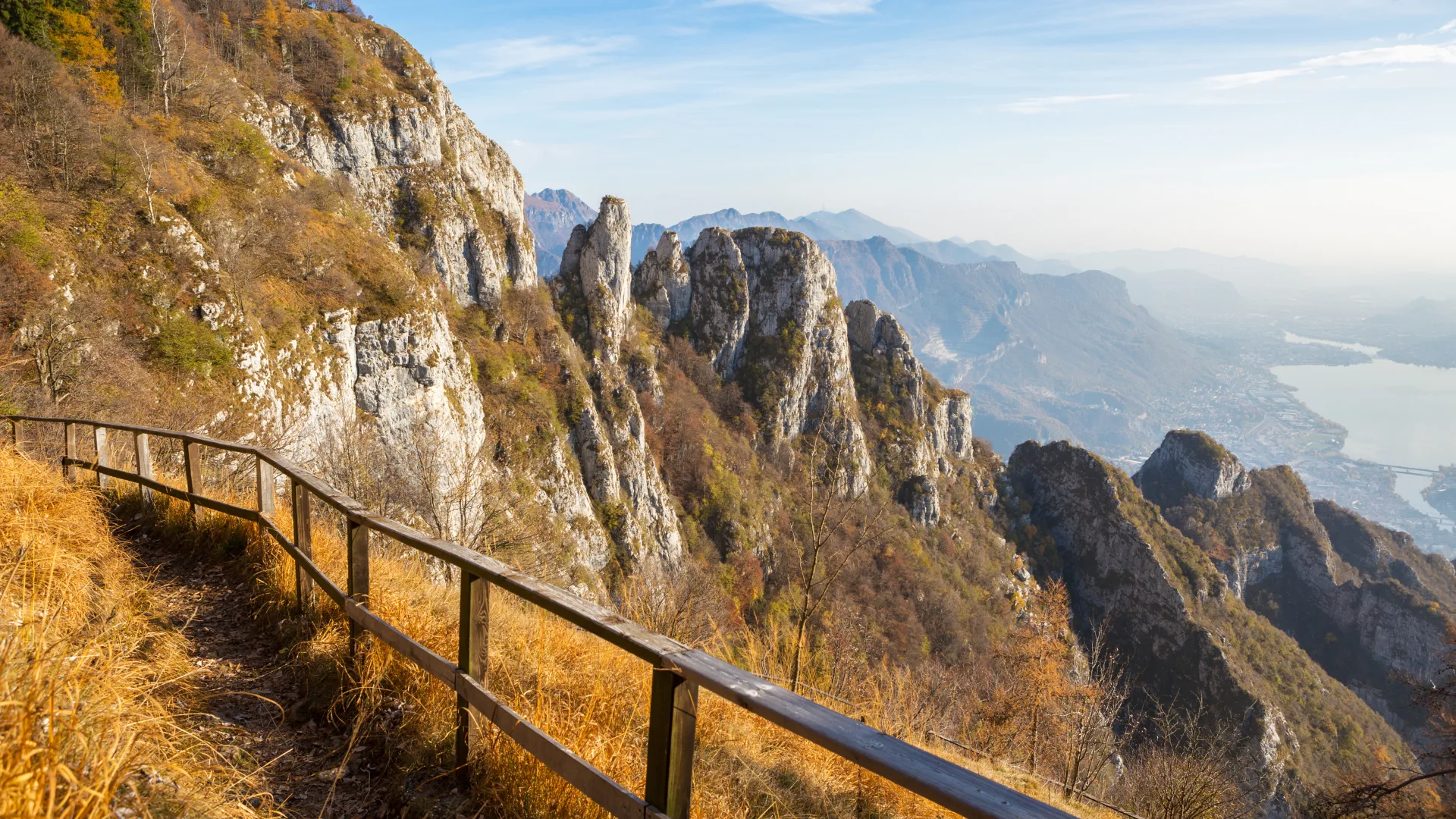 Piani Resinelli - Dove trovare il foliage a Lecco: i migliori luoghi per godere del paesaggio autunnale