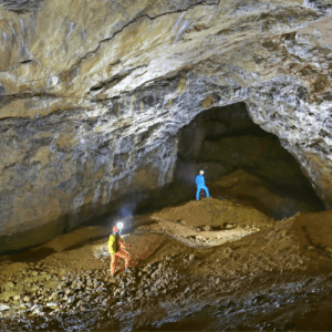 Escursione alla scoperta della Grotta Ferrera