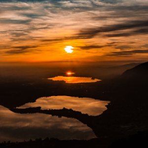 Trekking e yoga al tramonto sul Monte Barro