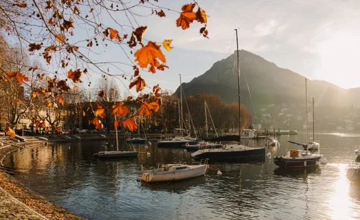 Winter boat trip in the Gulf of Lecco: lights and magic on Lake Como ...